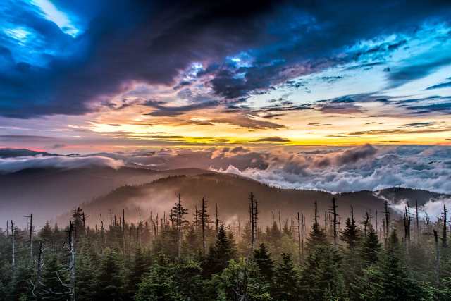 Sunrise-on-Clingmans-Dome