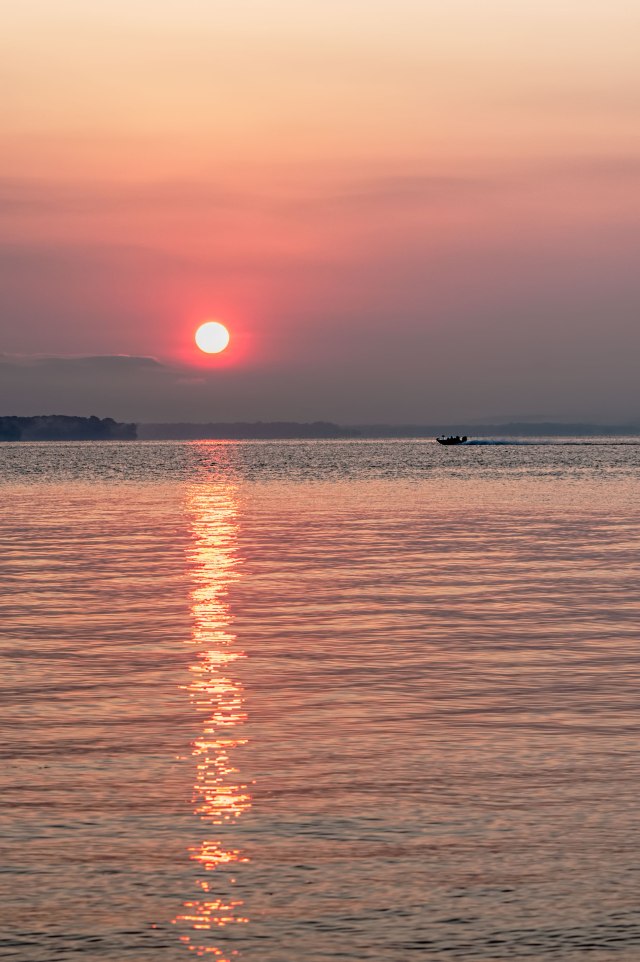 Leesylvania-Sunrise-Bass-Boat-1